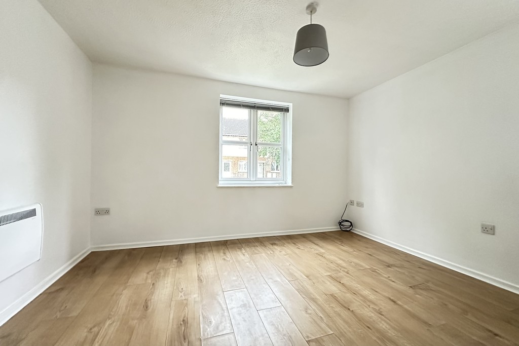1 bed ground floor flat for sale in Wisteria Way, Gloucester  - Property Image 2