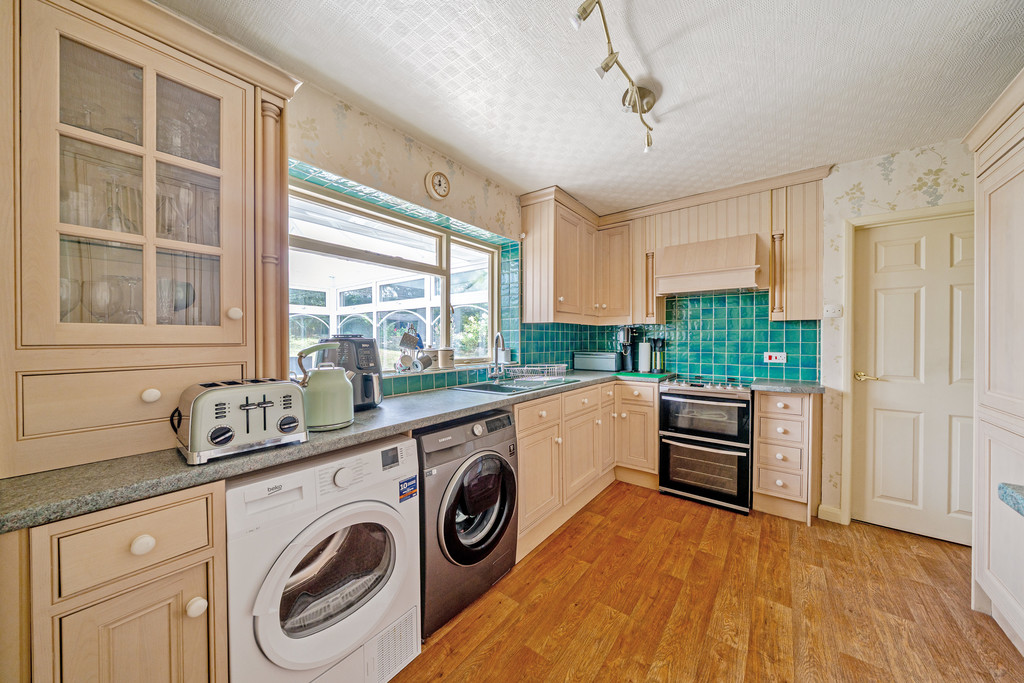 3 bed detached bungalow for sale, Tewkesbury  - Property Image 6