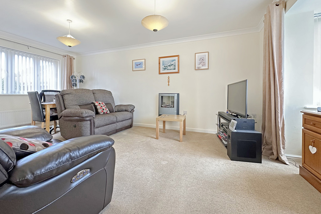 3 bed detached house for sale in Davey Walk, Tewkesbury  - Property Image 3