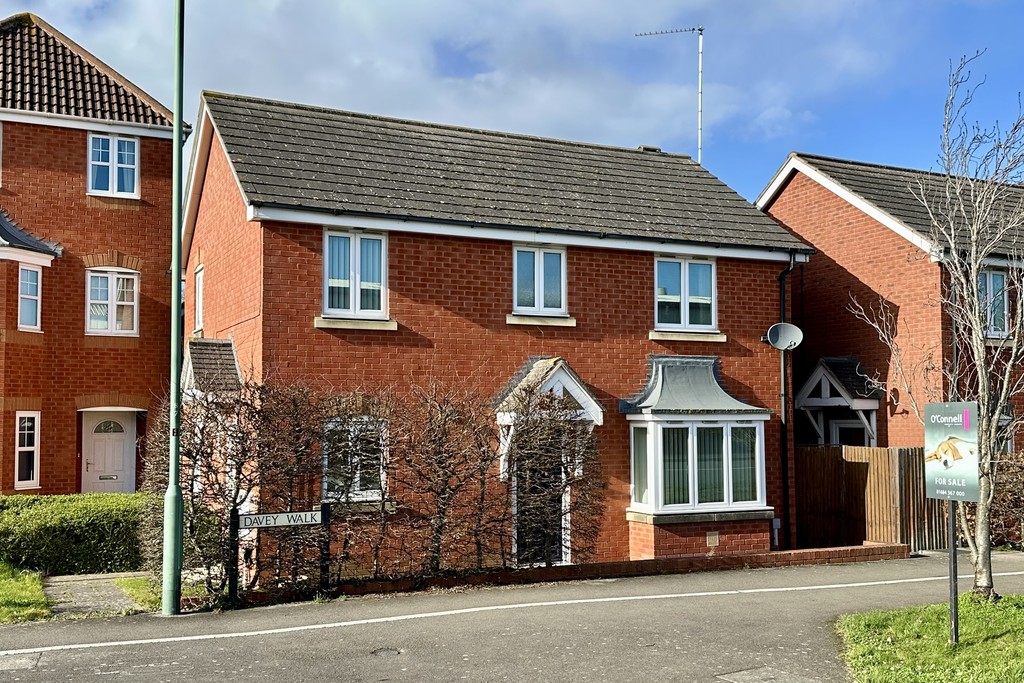3 bed detached house for sale in Davey Walk, Tewkesbury  - Property Image 1