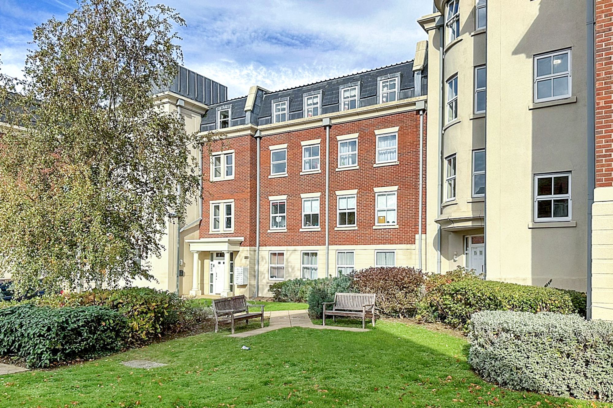 2 bed flat for sale in London Road, Gloucester, GL1