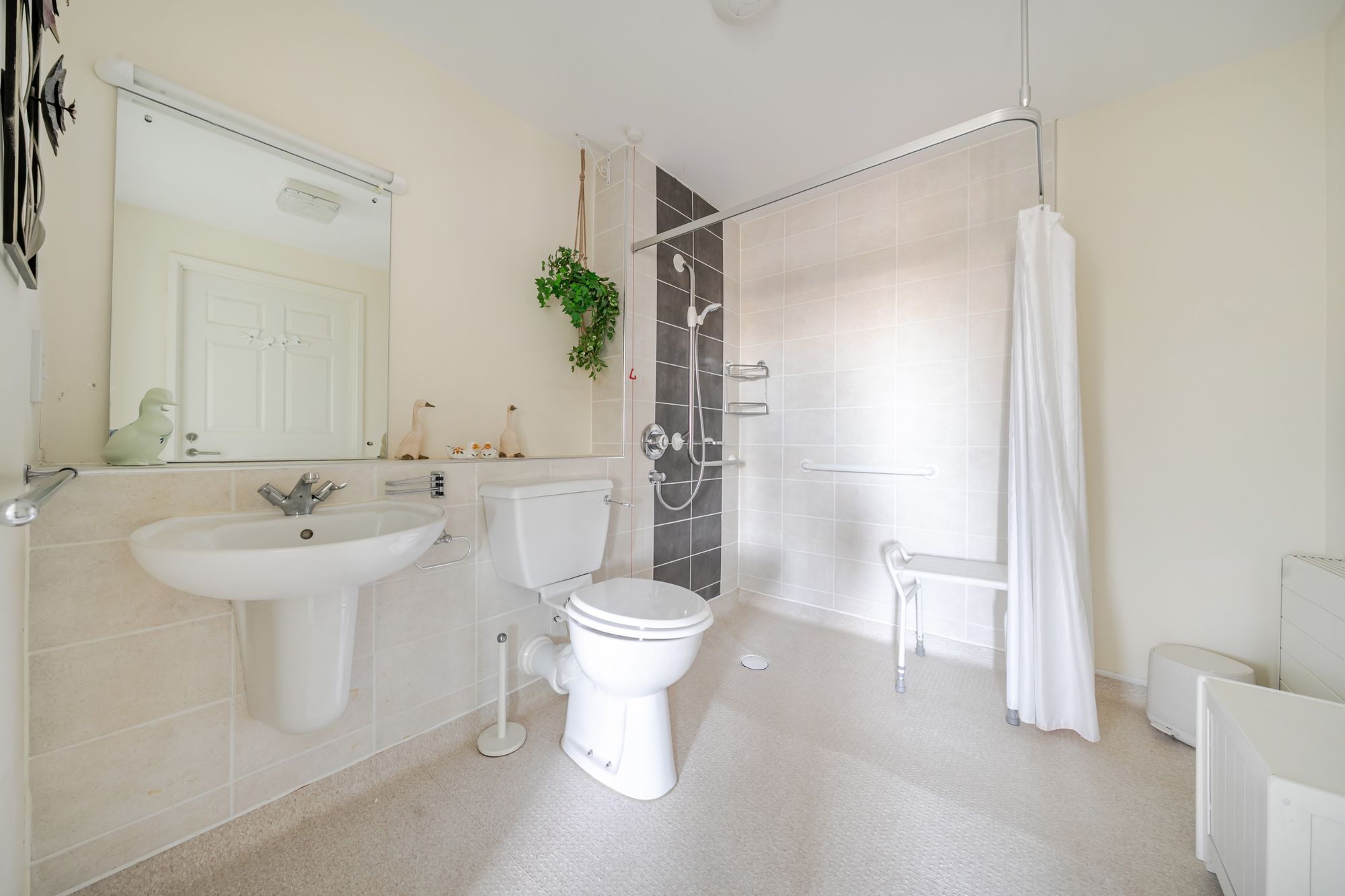 2 bed retirement property for sale in Trafalgar Road, Marina Court Trafalgar Road, GL20  - Property Image 10