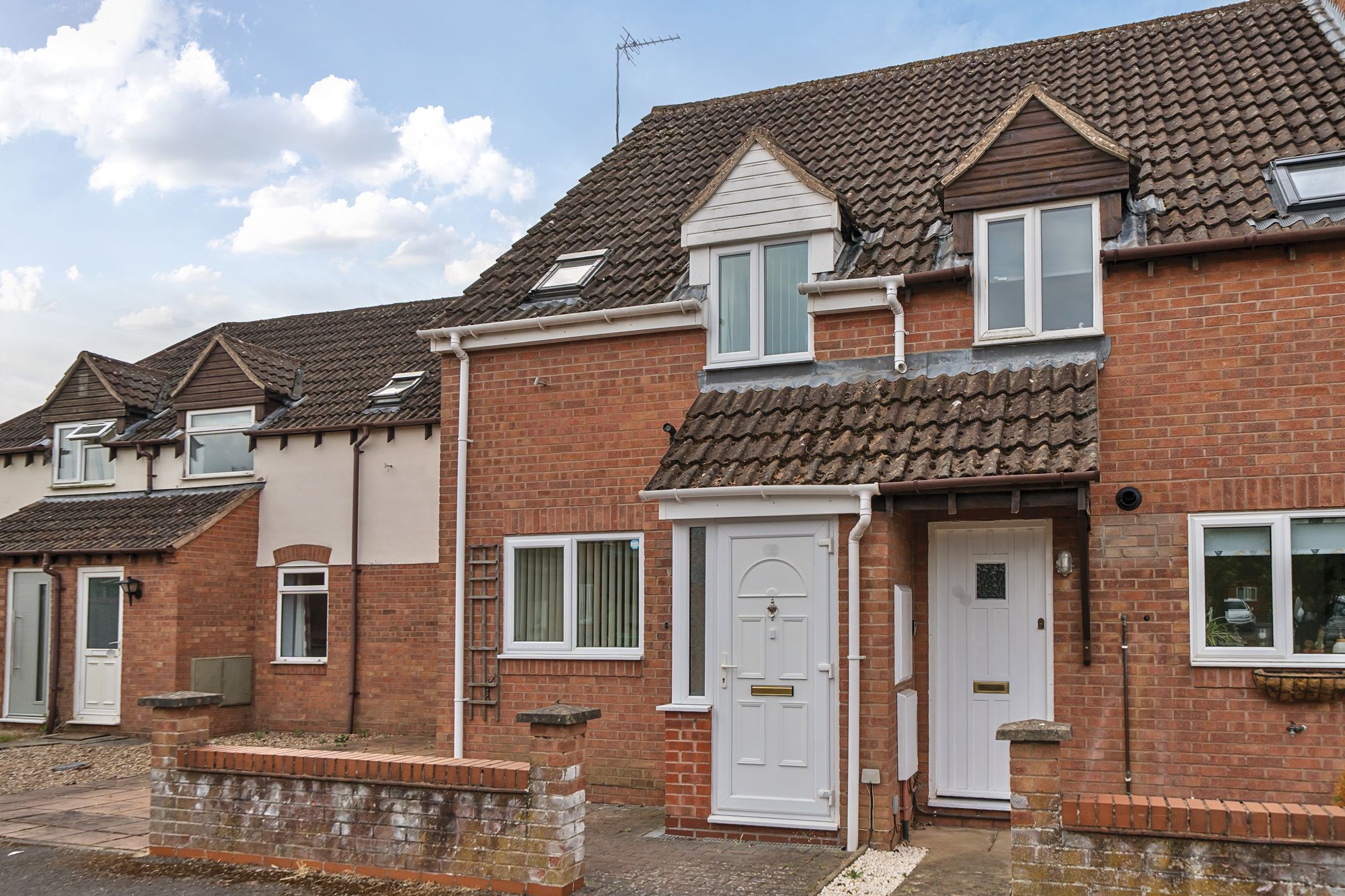 2 bed mid-terraced house for sale in Hawthorn Way, Northway, GL20  - Property Image 1