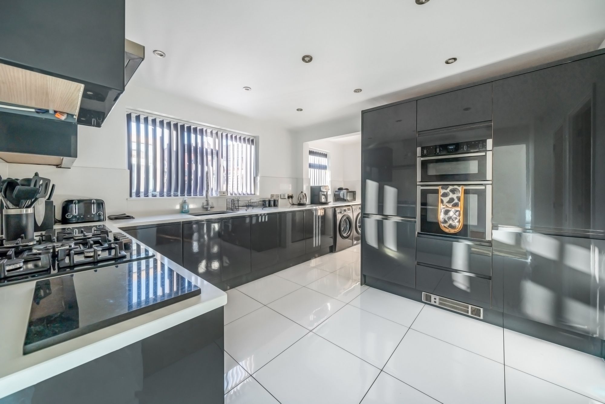 5 bed link detached house for sale in Abbeymead | Gloucester 1