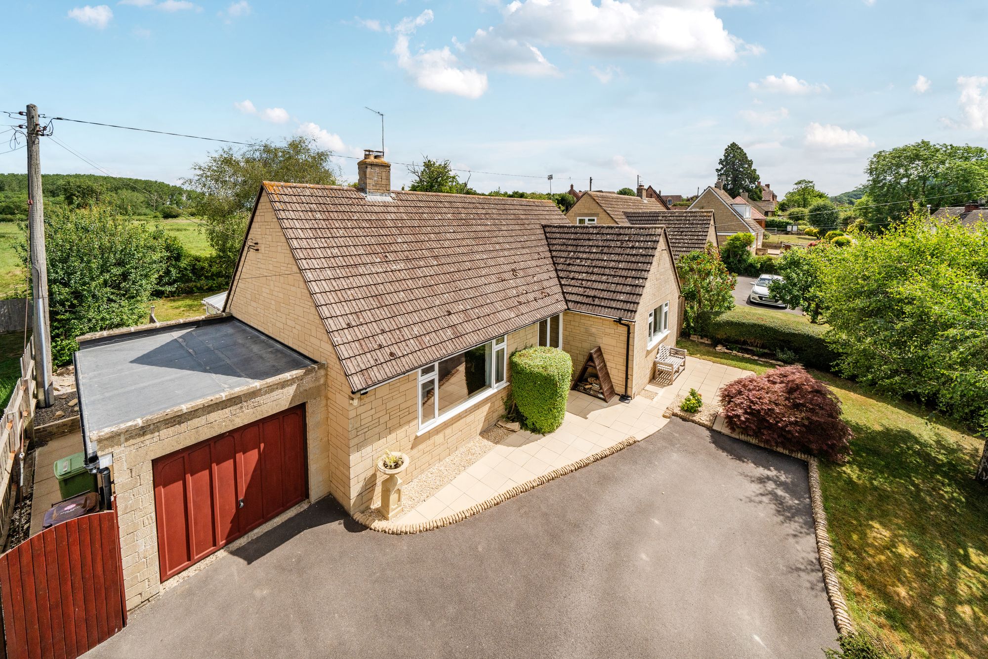 3 bed detached bungalow for sale in Teddington | Tewkesbury 0