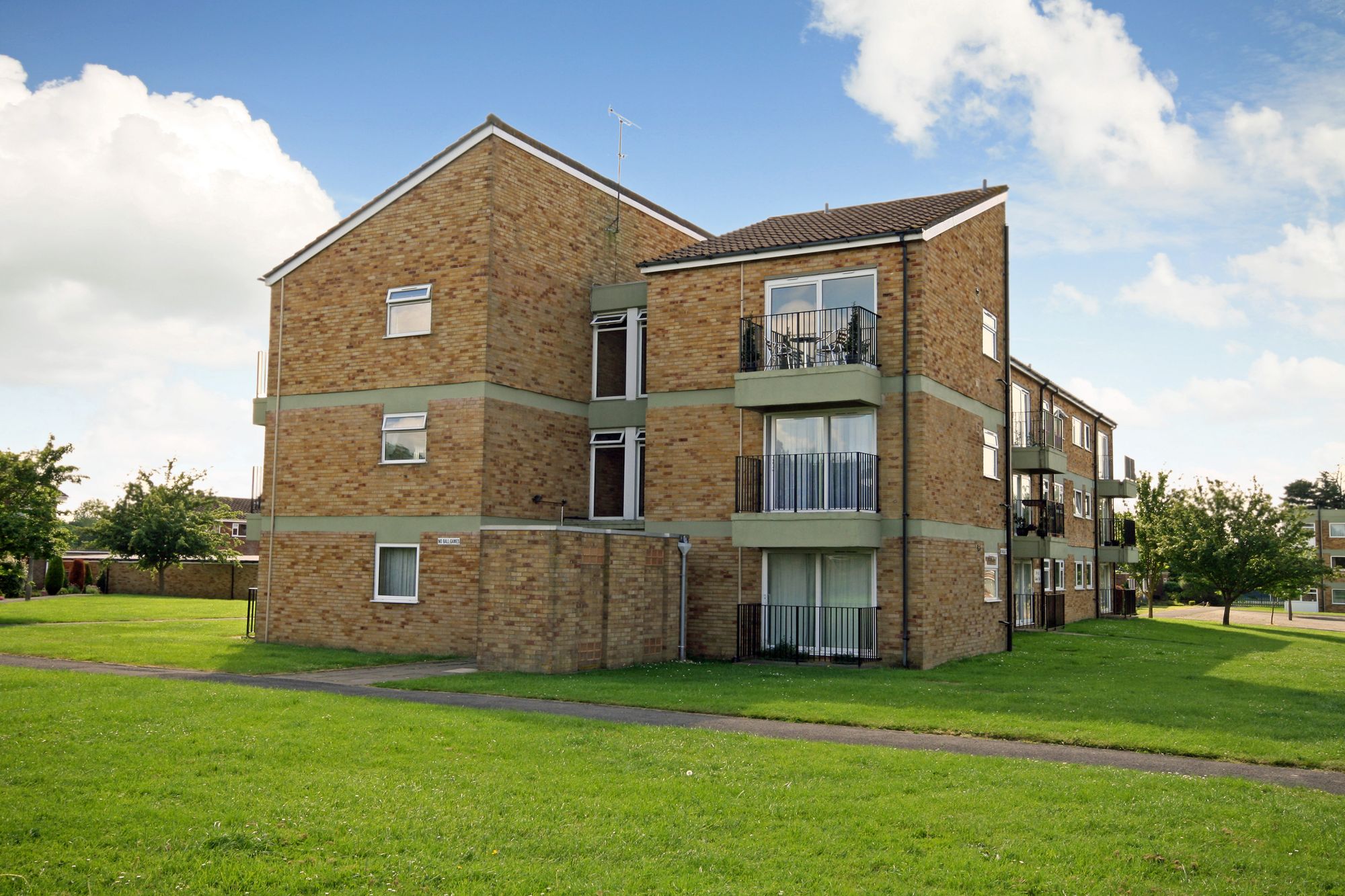 1 bed apartment for sale in Golden Vale, Churchdown, GL3 - Property Image 1
