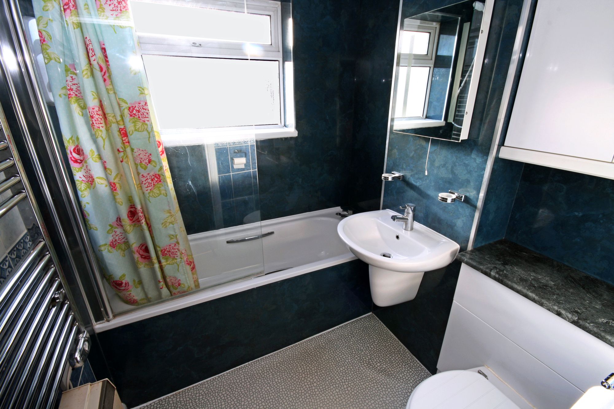 3 bed mid-terraced house to rent in Denmark Road, Gloucester, GL1 7