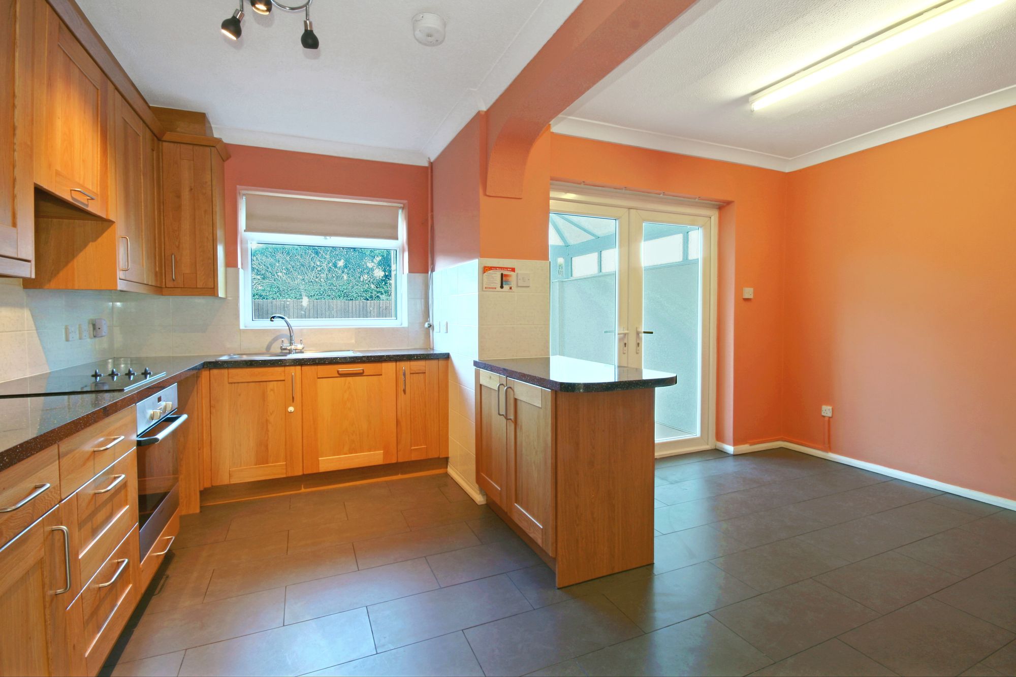 3 bed mid-terraced house to rent in Denmark Road, Gloucester, GL1 2