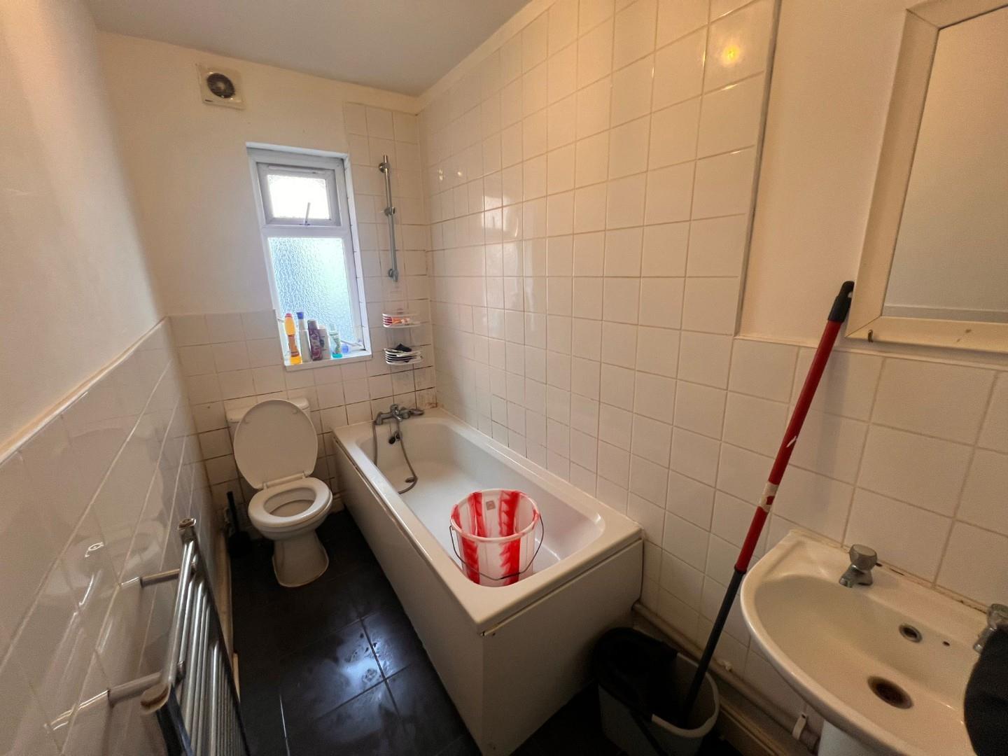 3 bed flat to rent in Coventry Road, Coventry  - Property Image 5