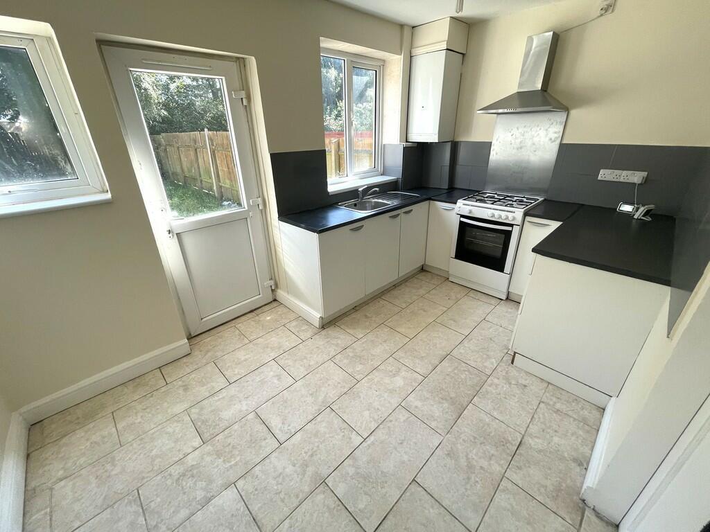 3 bed terraced house to rent in Bulwer Road, Coventry 3