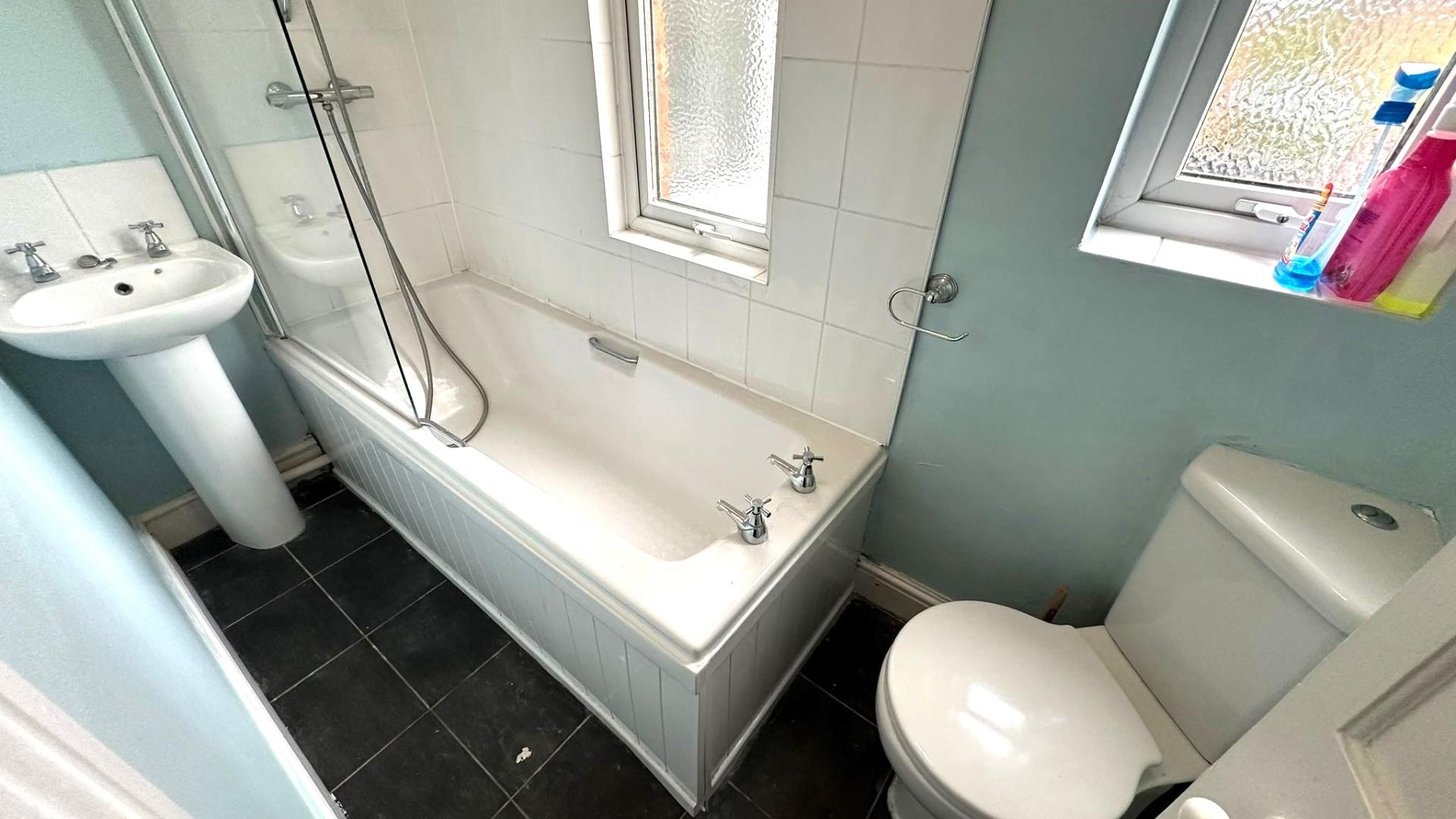 3 bed semi-detached house to rent in Grange Road, Longford 8