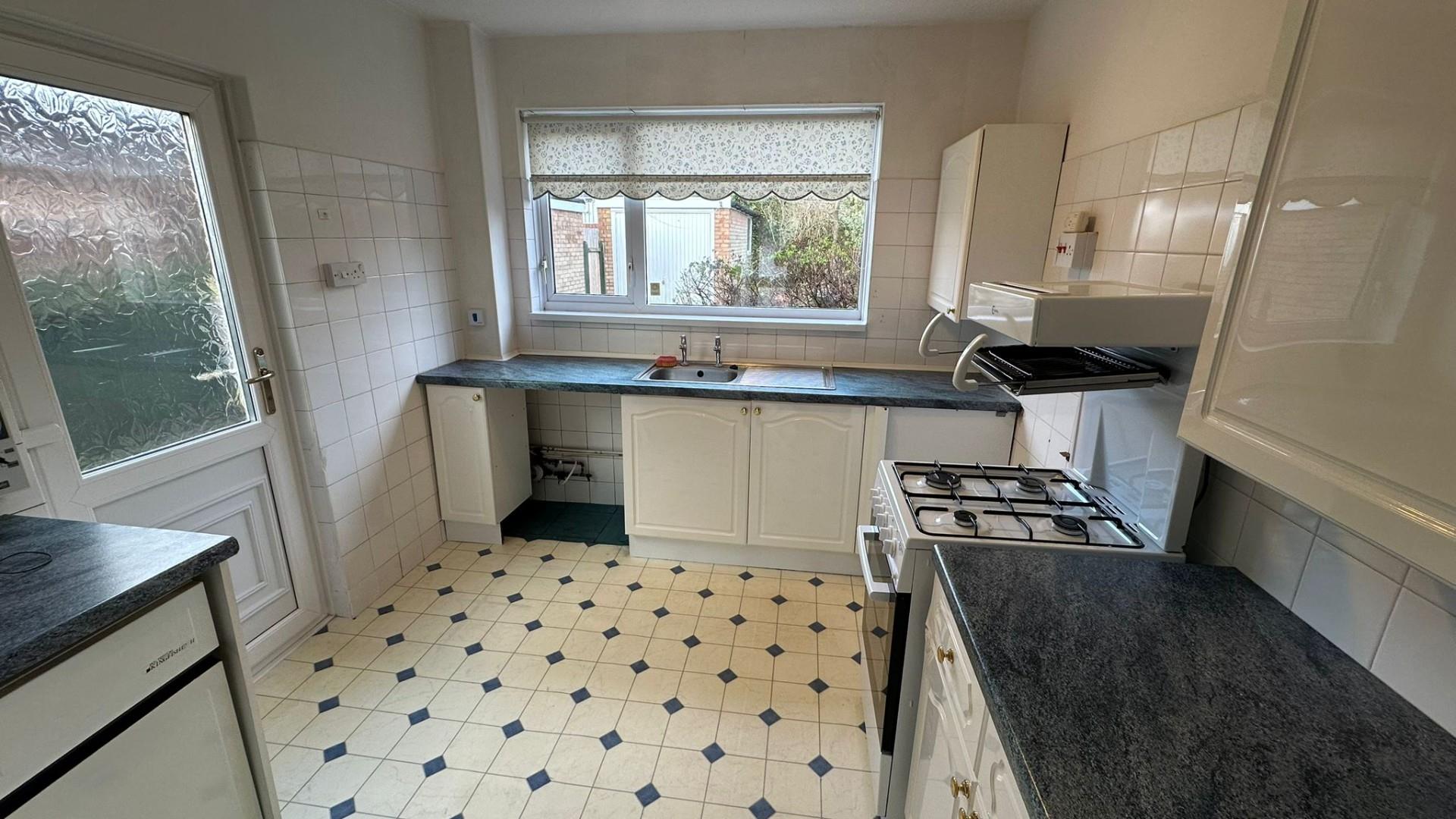 3 bed semi-detached house to rent in Mayflower Drive, Coventry 4