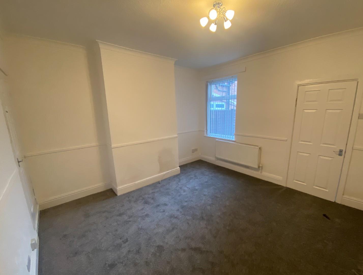 3 bed terraced house to rent in Bulkington Road, Bedworth 2